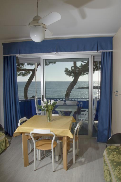 Residence Costa Templada Ventimiglia Kamer foto